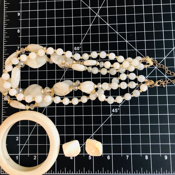 Vintage Creamy Ivory Plastic Lucite Jewelry Lot - Picture 6 of 16